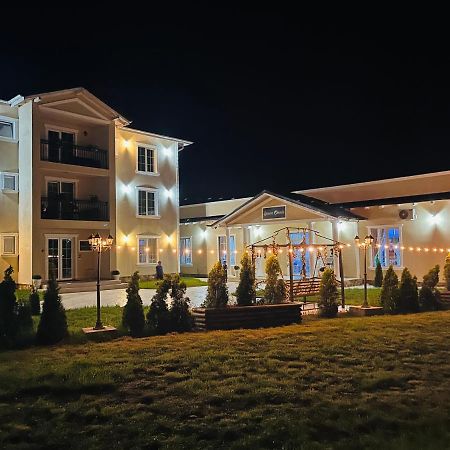 Pensiunea Queen Remetea Mare Экстерьер фото