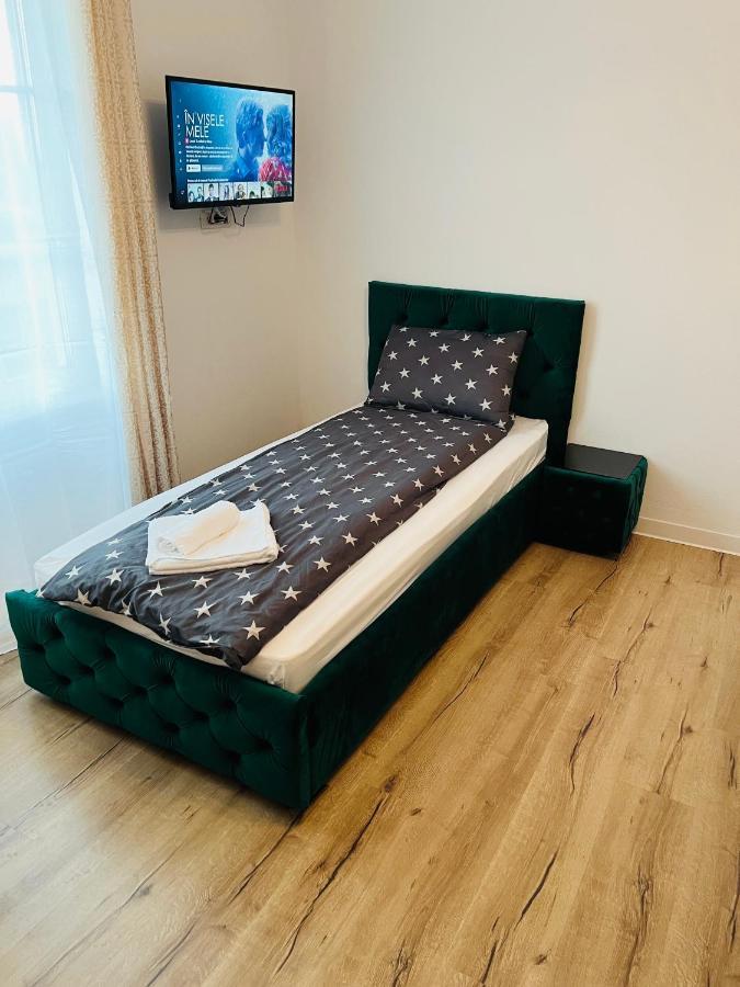 Pensiunea Queen Remetea Mare Экстерьер фото